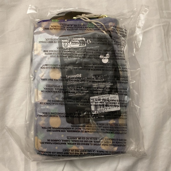 Disney Loungefly SDCC Limited Edition Bedtime Stitch Glow Zip Around Wallet - Picture 6 of 8